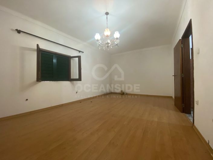 Image No.1-4 Bed House for sale