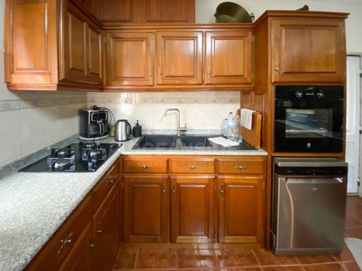 Image No.6-5 Bed House for sale