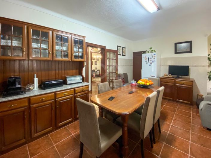 Image No.8-5 Bed House for sale