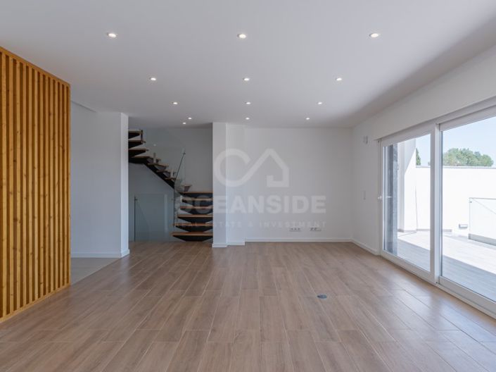 Image No.8-3 Bed House for sale