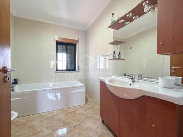 ide00bbe01-0000-0500-0000-0000184a5dcb