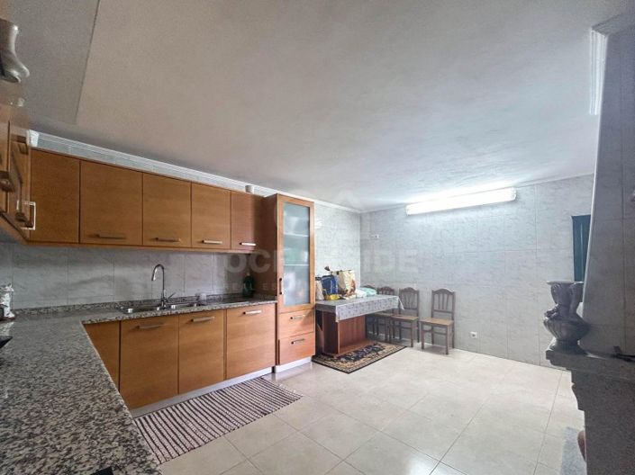 Image No.2-4 Bed House for sale