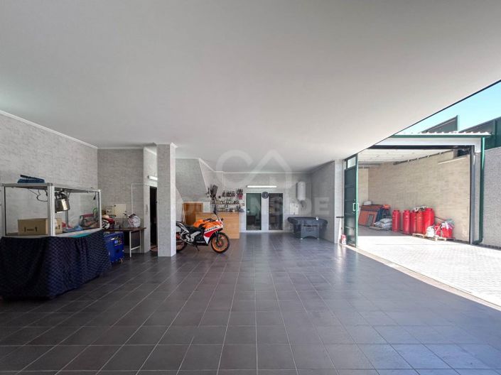 Image No.24-4 Bed House for sale