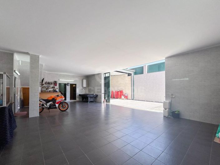 Image No.25-4 Bed House for sale