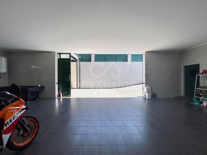 Image No.26-4 Bed House for sale