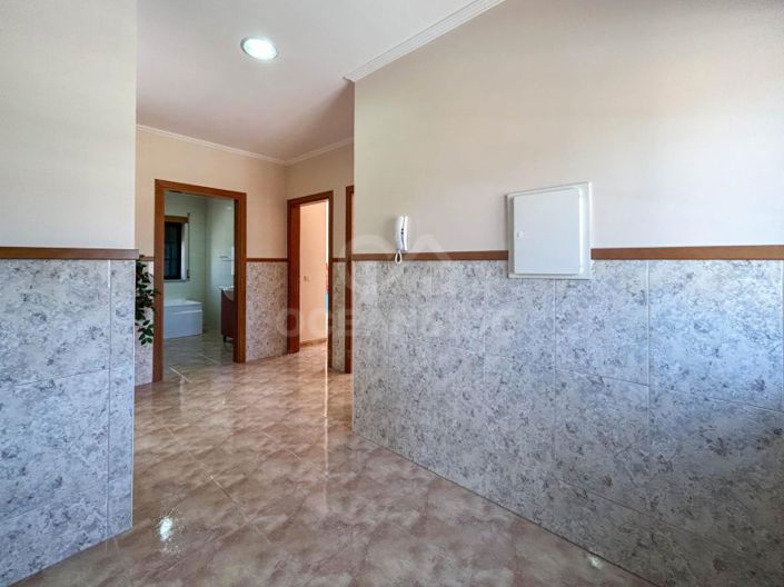 Image No.30-4 Bed House for sale