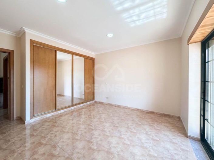 Image No.42-4 Bed House for sale