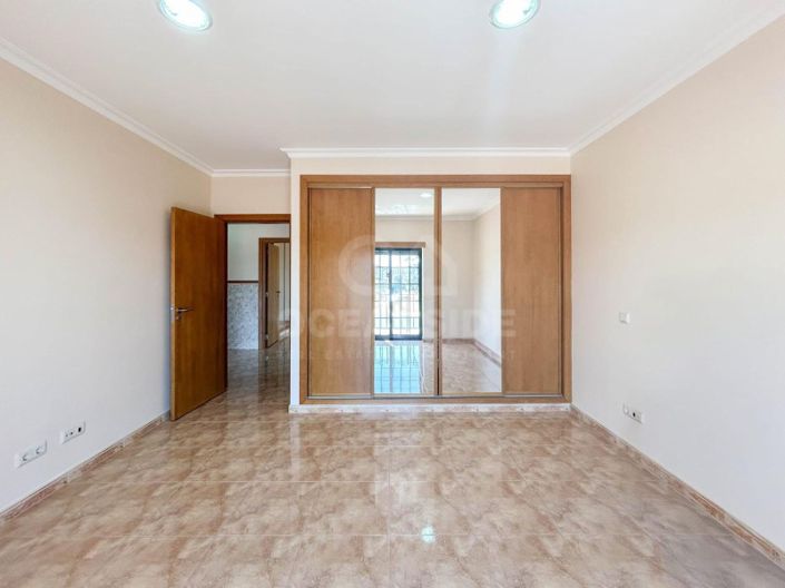 Image No.45-4 Bed House for sale