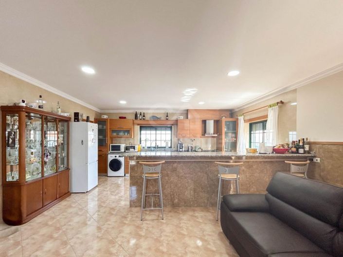 Image No.48-4 Bed House for sale