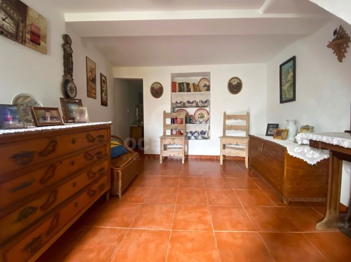 Image No.24-4 Bed House for sale