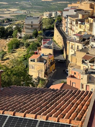 Image No.5-2 Bed Townhouse for sale