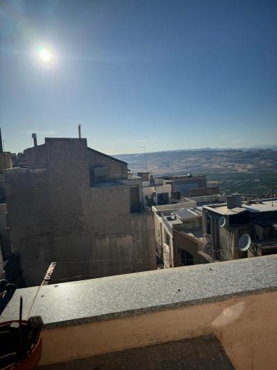 Image No.8-2 Bed Townhouse for sale