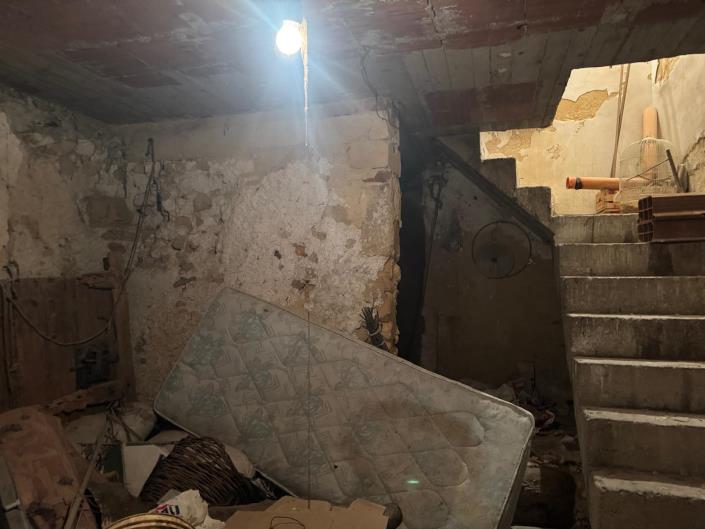 Image No.14-5 Bed Townhouse for sale