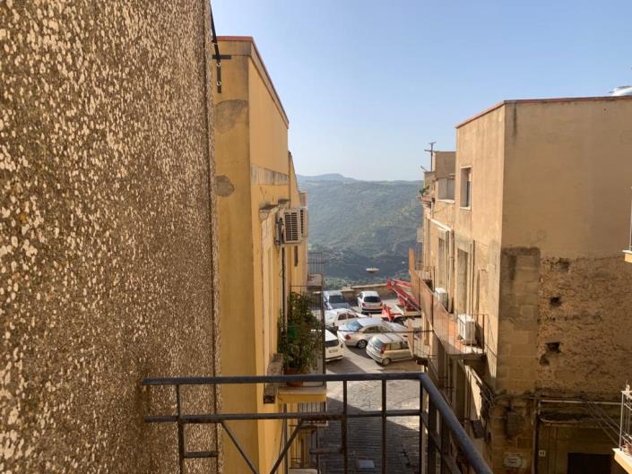 Image No.23-3 Bed Townhouse for sale