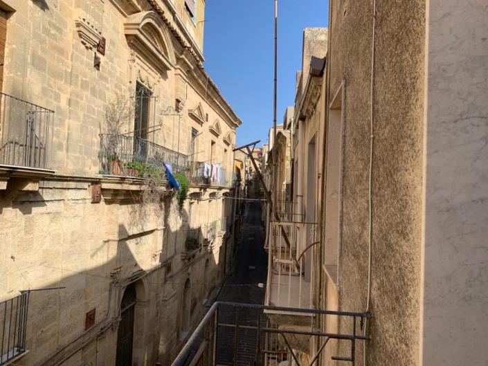 Image No.24-3 Bed Townhouse for sale