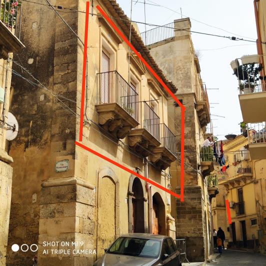 Mineo, Townhouse