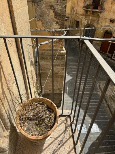 Image No.21-2 Bed Townhouse for sale