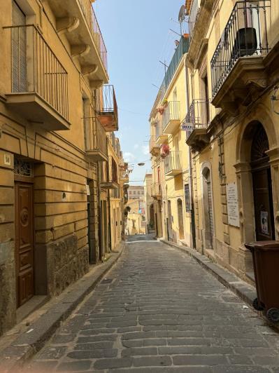 Image No.26-2 Bed Townhouse for sale