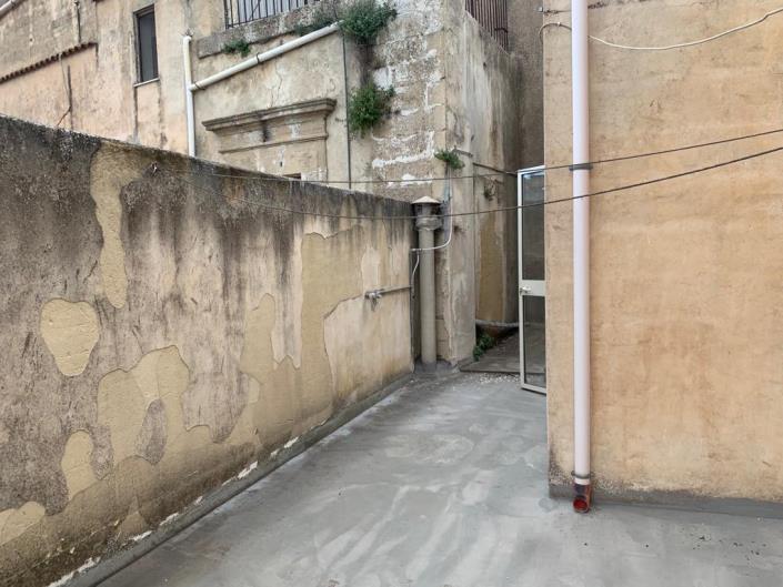 Image No.17-4 Bed Townhouse for sale