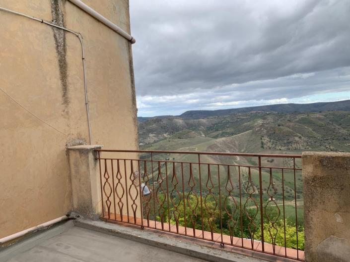 Image No.20-4 Bed Townhouse for sale