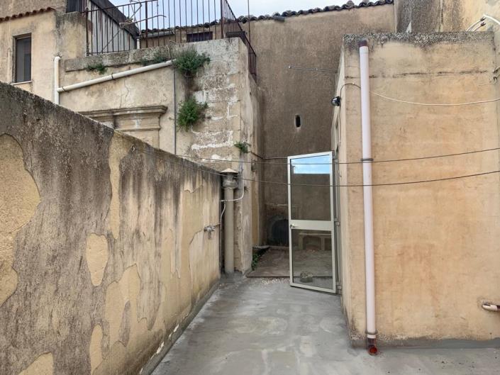 Image No.21-4 Bed Townhouse for sale