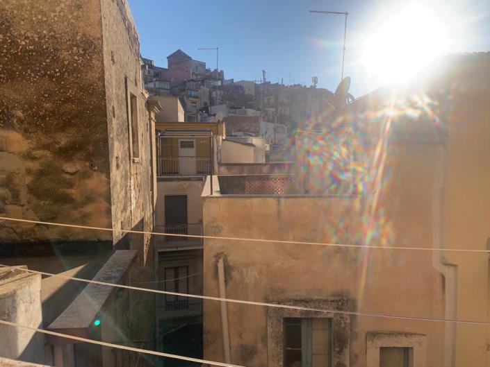 Image No.12-4 Bed Townhouse for sale