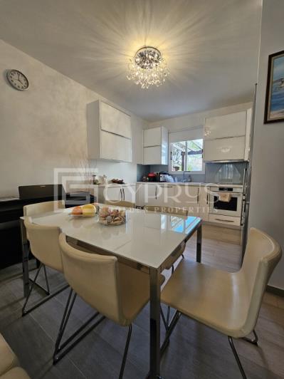 Image No.8-2 Bed Townhouse for sale