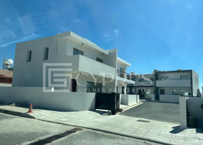 Image No.2-2 Bed Townhouse for sale