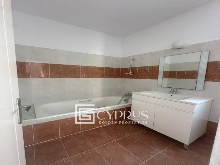 Image No.14-2 Bed House for sale