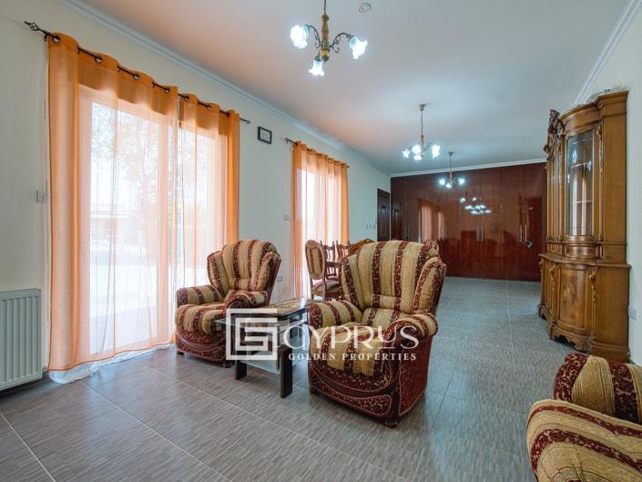 Image No.5-Maison / Villa de 5 chambres à vendre à Stroumpi