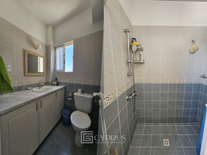 Image No.13-2 Bed Townhouse for sale