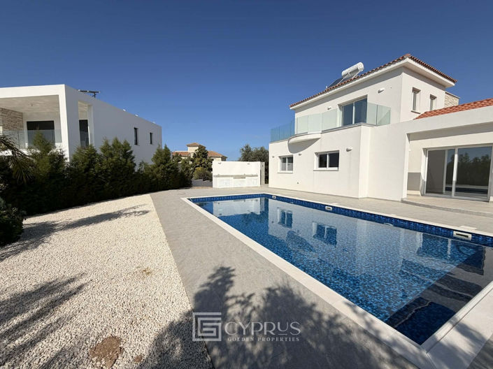 Image No.7-Villa de 4 chambres à vendre à Peyia