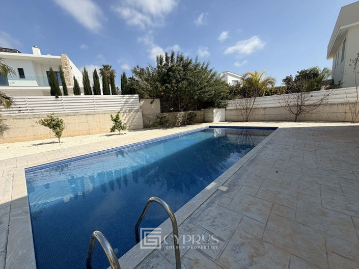 Image No.3-Villa de 4 chambres à vendre à Peyia