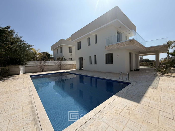 Image No.4-Villa de 4 chambres à vendre à Peyia