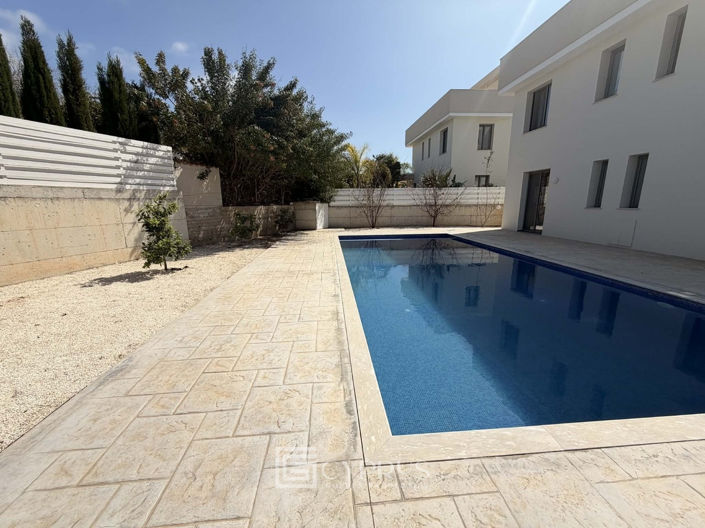 Image No.5-Villa de 4 chambres à vendre à Peyia