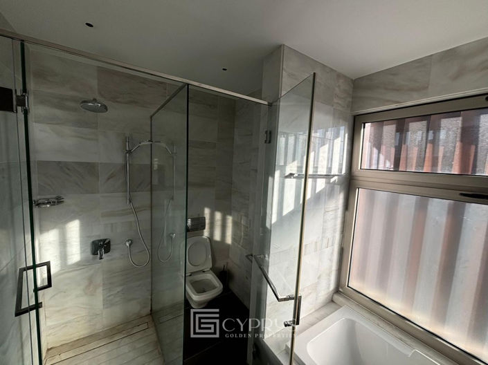 Image No.20-5 Bed Villa for sale