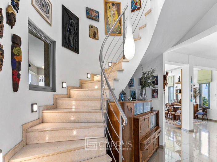 Image No.12-6 Bed Villa for sale