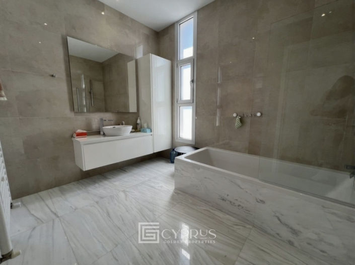 Image No.31-6 Bed Villa for sale