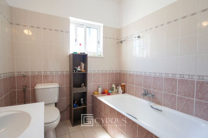 Image No.12-2 Bed Townhouse for sale
