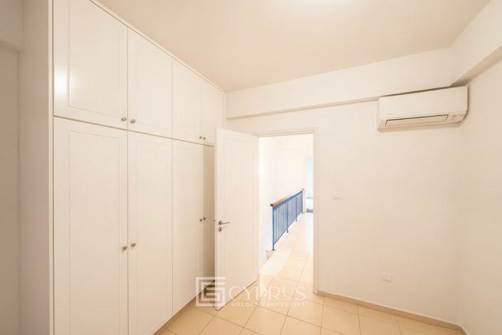 Image No.16-2 Bed Townhouse for sale