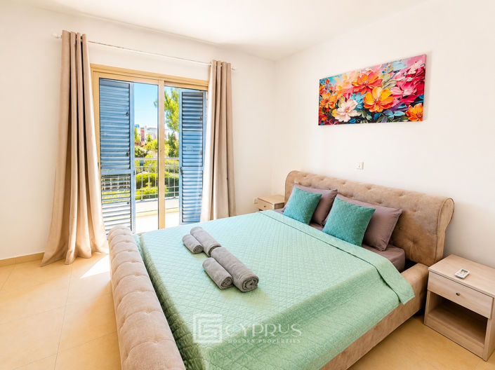 Image No.9-2 Bed Townhouse for sale
