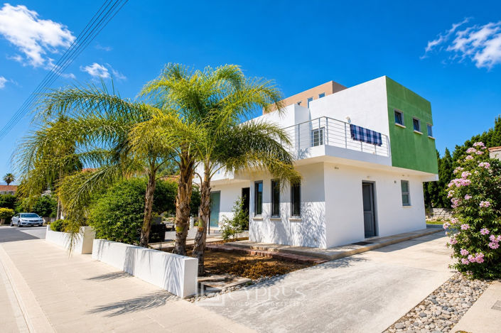 Image No.2-4 Bed Villa for sale