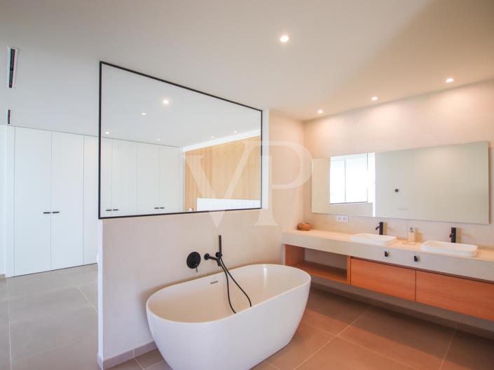 Image No.16-5 Bed Villa for sale