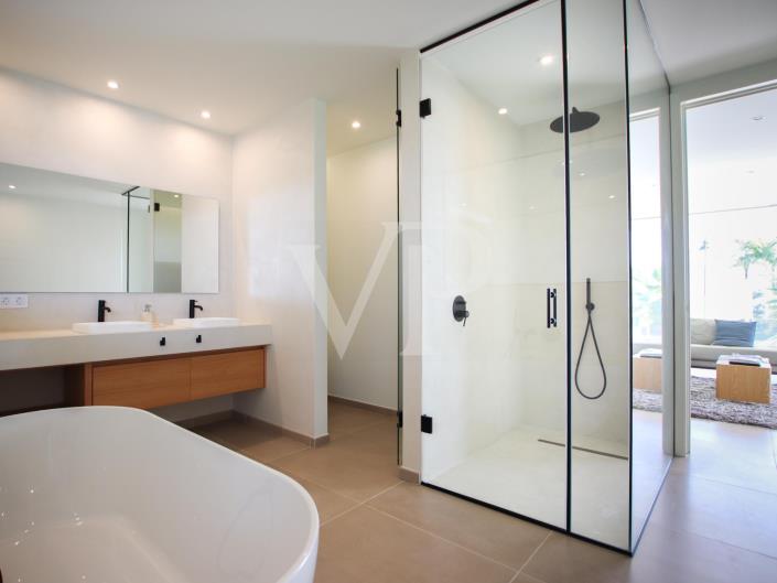 Image No.17-5 Bed Villa for sale