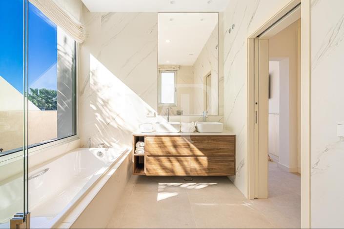 Image No.42-4 Bed Villa for sale