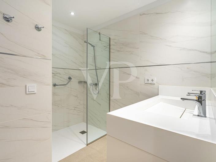 Image No.36-5 Bed Villa for sale