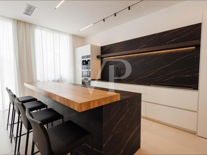 Image No.18-4 Bed Villa for sale