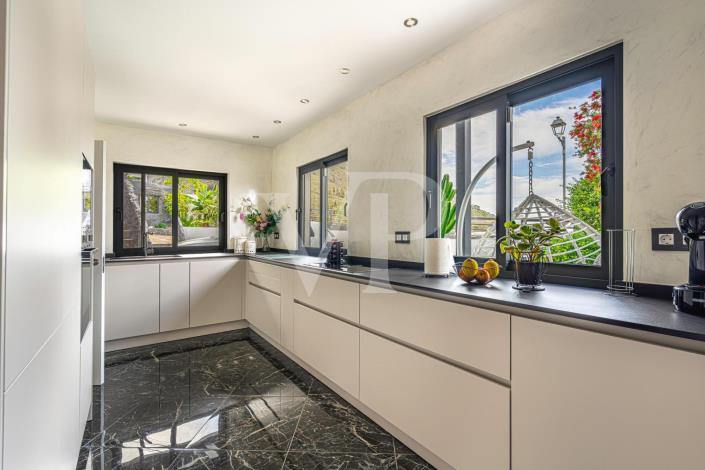 Image No.7-2 Bed Country House for sale