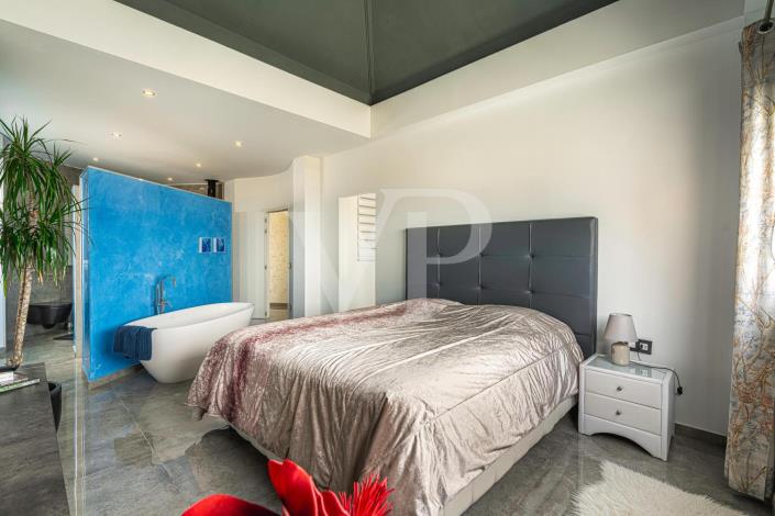 Image No.33-2 Bed Country House for sale