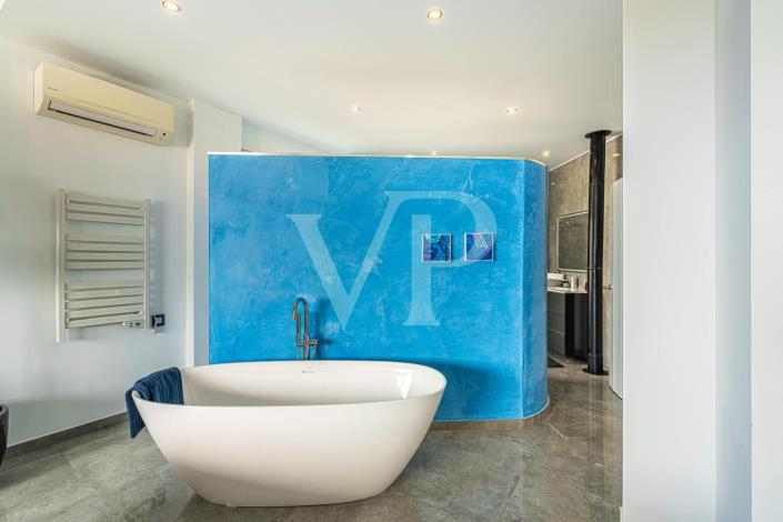 Image No.32-2 Bed Country House for sale